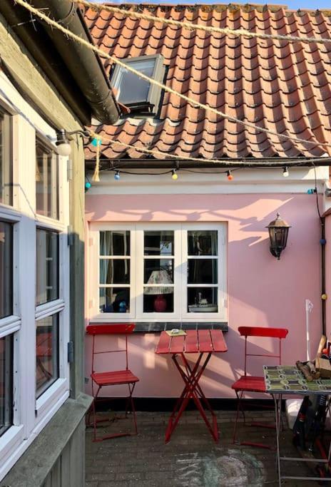 Villa Skont Fiskerhus. Taet Pa By, Havn Og Havet Marstal Exterior foto